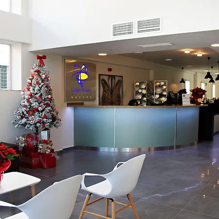 Checkin Urban Nevada ホテル 3*