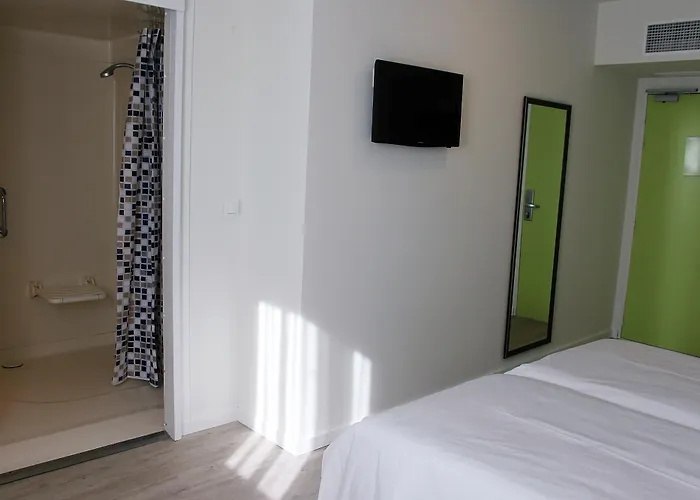 Checkin Urban Nevada Hotel 3*